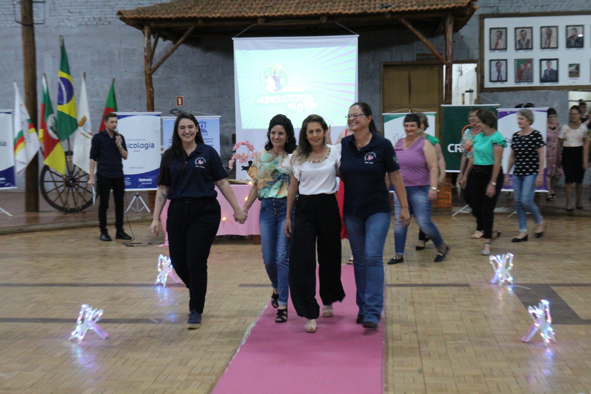 Desfile marca encerramento do Projeto Agricultoras em Ação de Humaitá