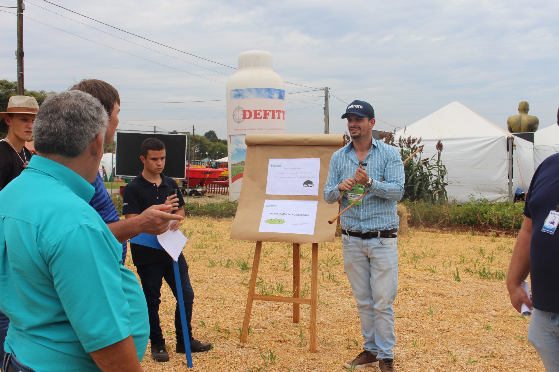 Setrem participa do Dia de Campo da Expofeira 2025 com foco no planejamento forrageiro