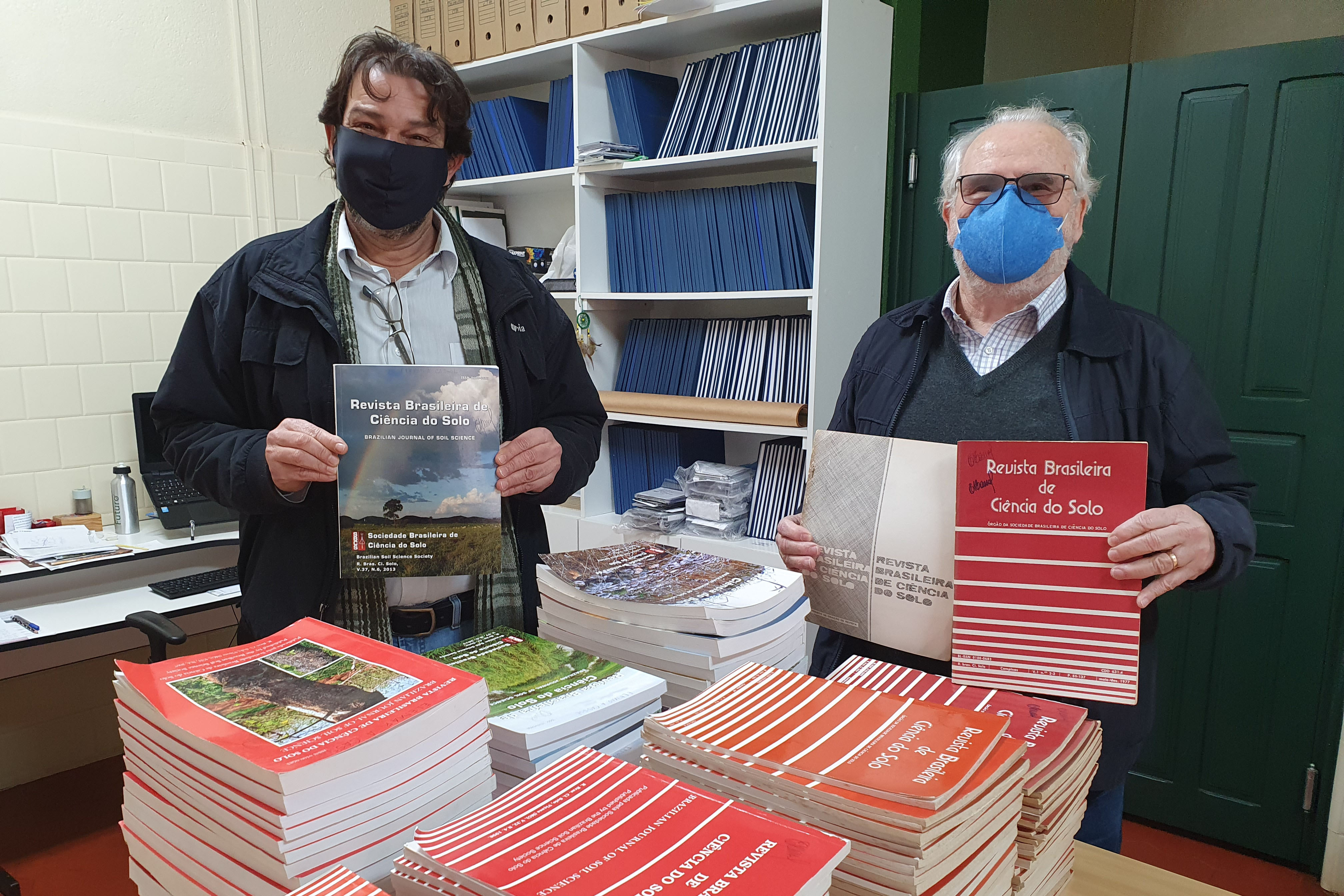 Curso de Agronomia recebe doação de revistas