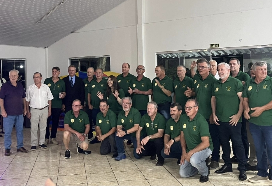 Egressos celebram 40 anos de formatura em encontro na Setrem