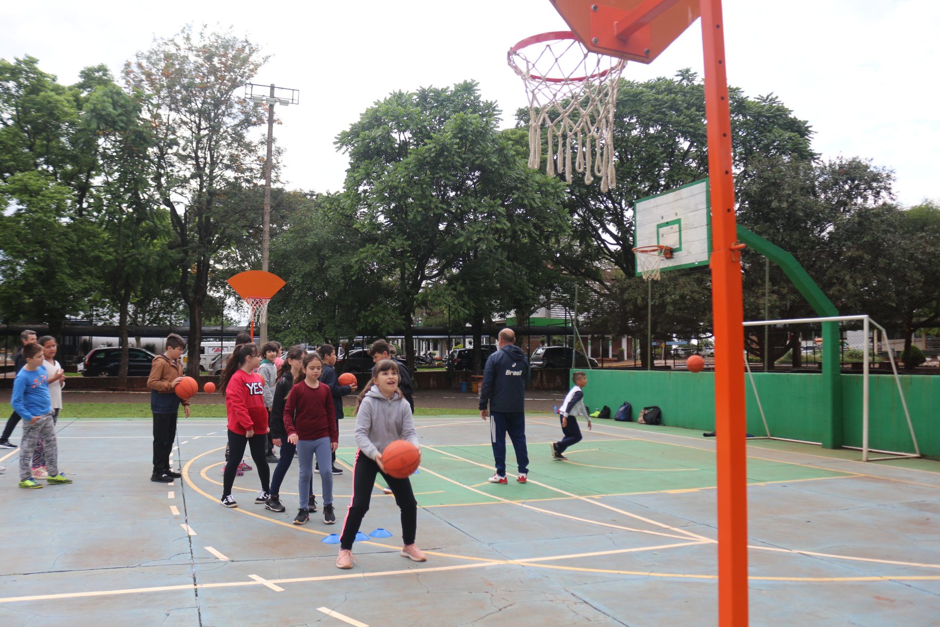 <strong>Basquete: </strong><strong>o e</strong><strong>sporte como meio de educar</strong><strong></strong>