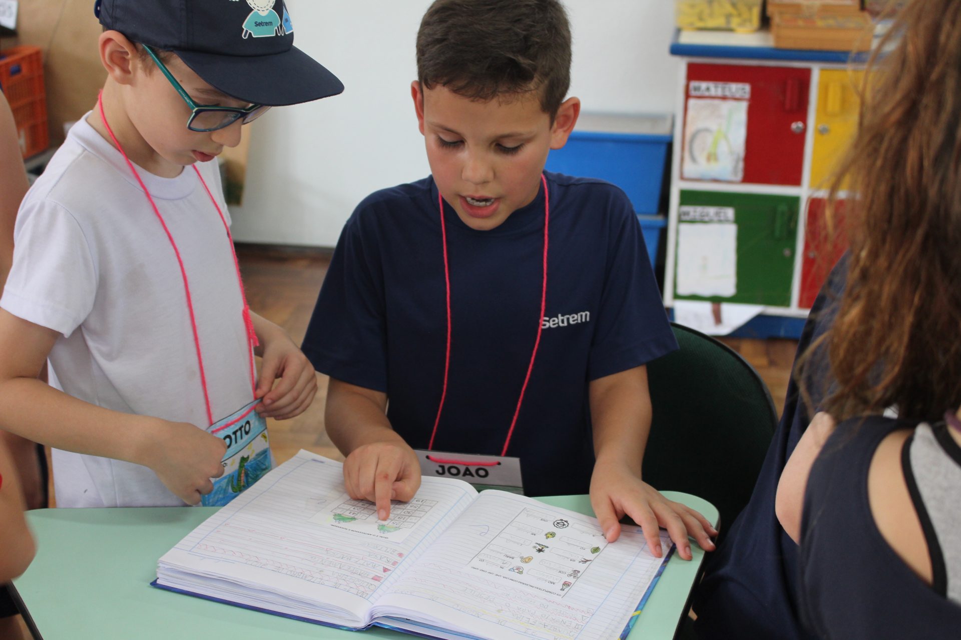 Como acontece a alfabetização no ambiente escolar?