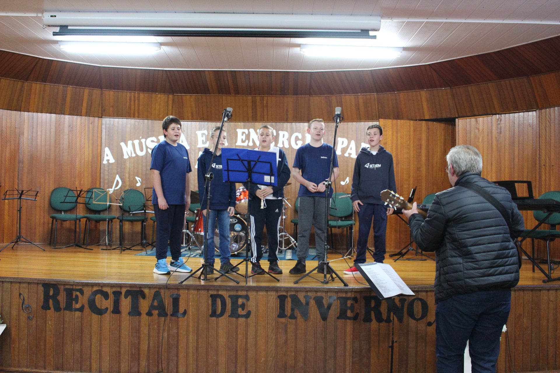 <strong>Quais são os benefícios do ensino musical na escola?</strong><strong></strong>