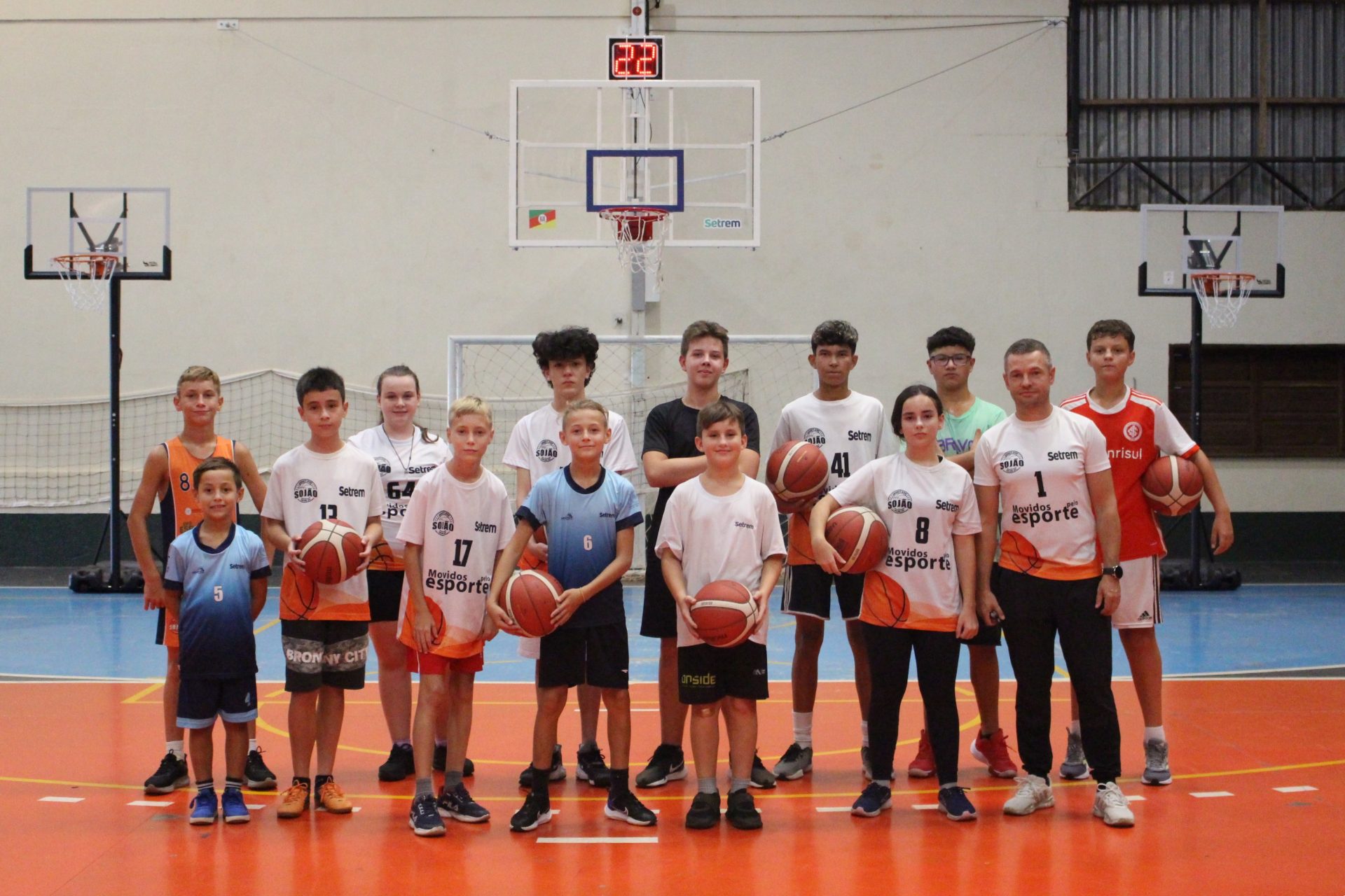 Setrem amplia projeto de basquete com apoio da Sicredi Confiança