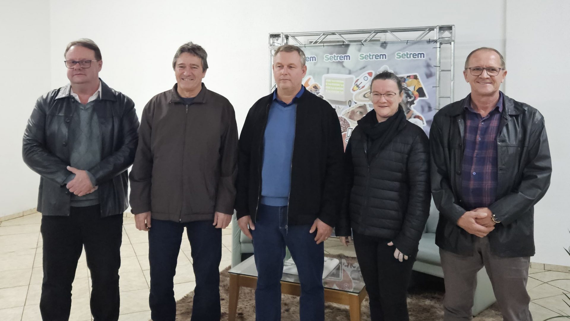 Setrem apresenta novo diretor-geral interino em encontro com autoridades e comunidade escolar