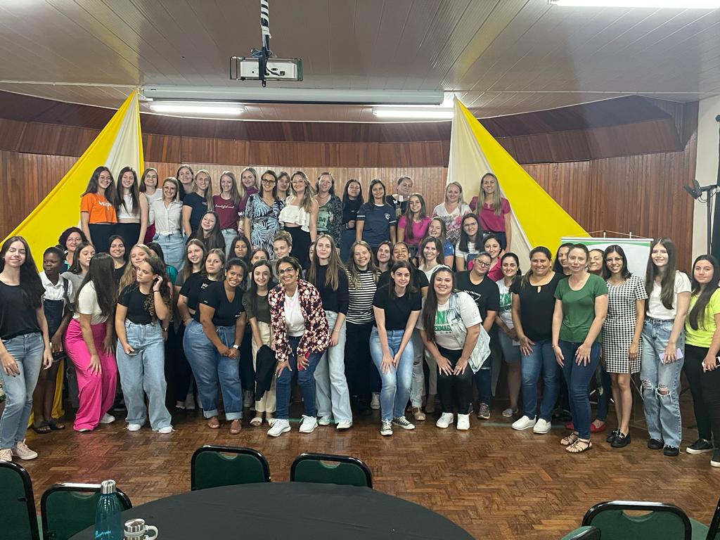 Cursos Técnicos da Setrem promovem roda de conversa com egressas no Dia da Mulher