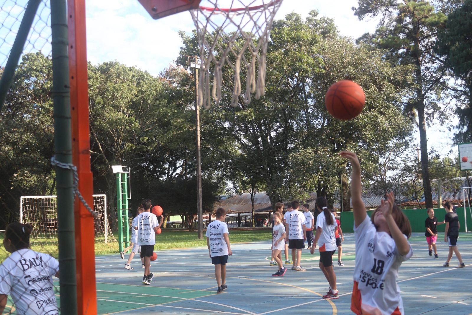 <strong>Estudantes do Projeto Movidos pelo Esporte e dos Clubinhos de Basquete da Setrem participarão de Campeonato Estadual</strong>