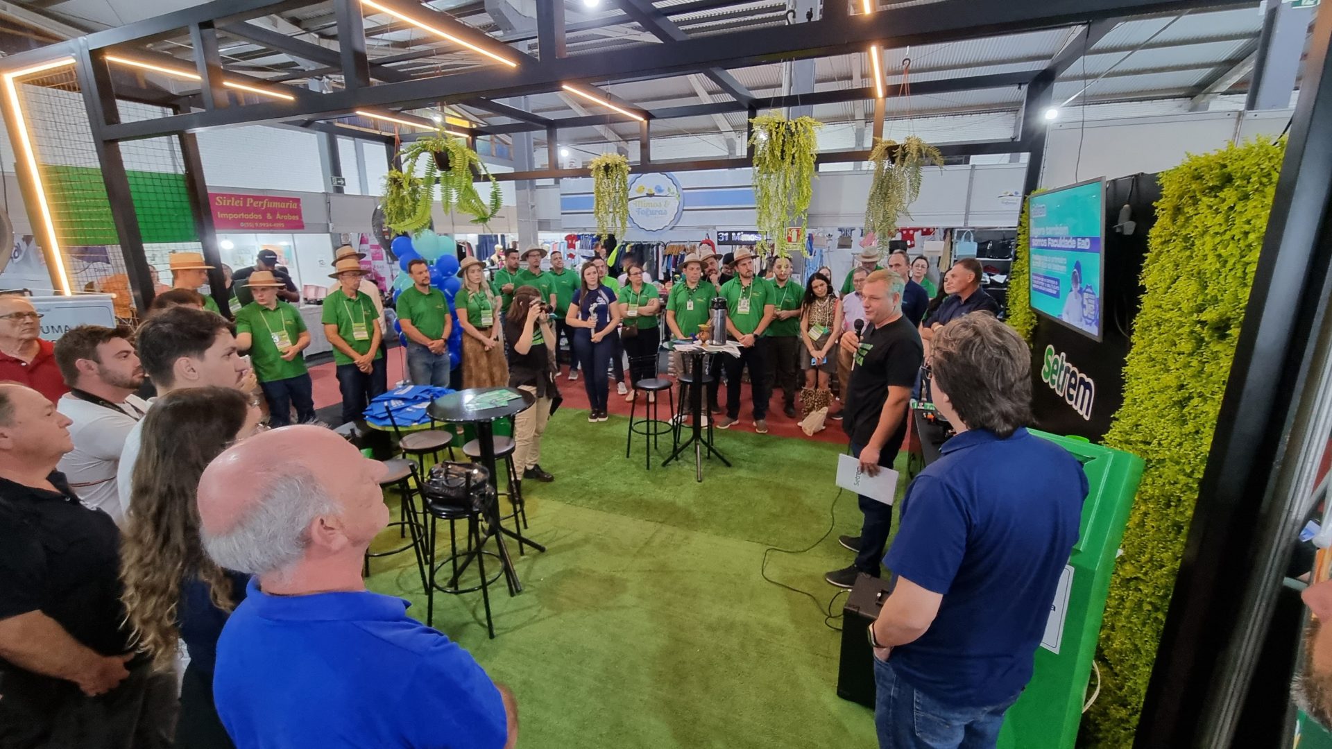 Setrem realiza lançamento oficial do Vestibular de Inverno 2025 durante a Expofeira